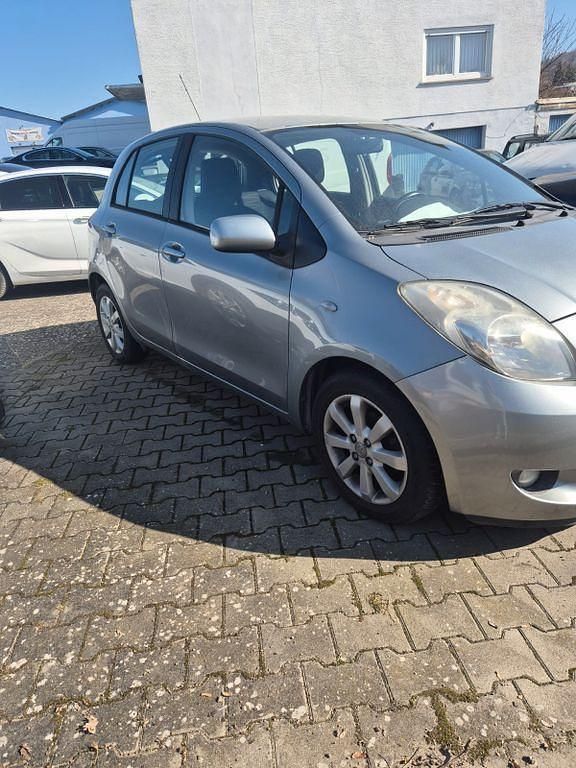 Gebraucht Toyota Yaris Team 87 PS (63 kW) 2008 Silber Kleinwagen