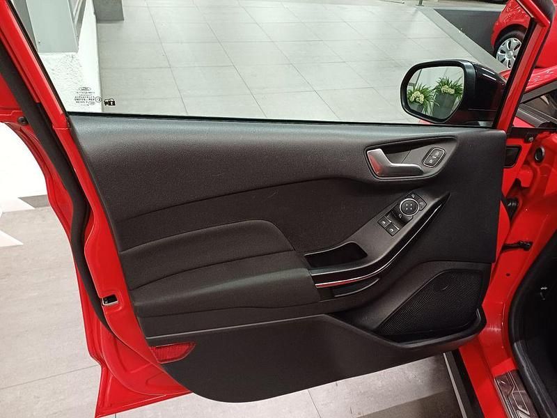 Gebraucht Ford Fiesta Active 86 PS (63 kW) 2018 Rot Limousine