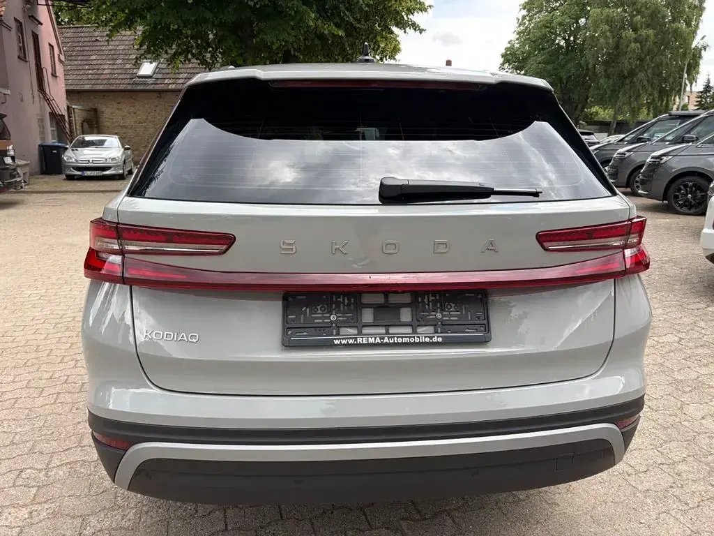 Neu Skoda Kodiaq Selection 150 PS (110 kW) 2026 Grau SUV