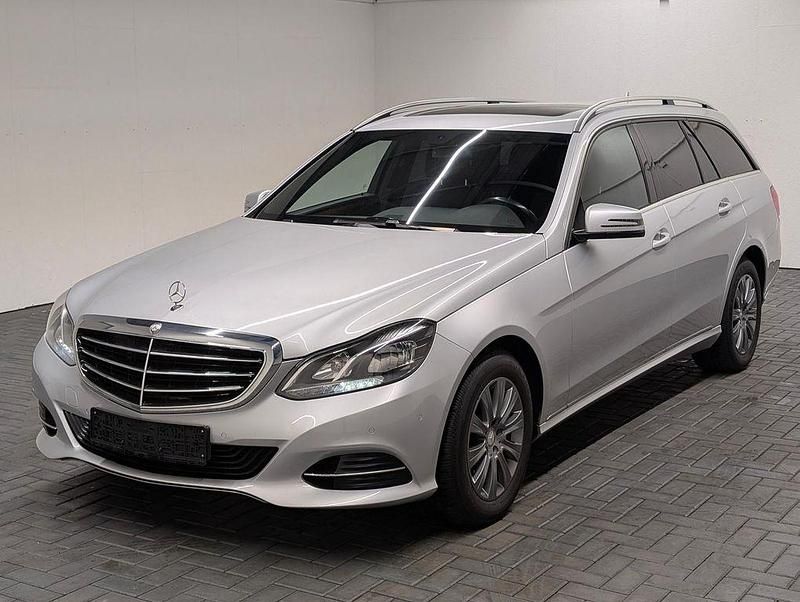 Gebraucht Mercedes E220 170 PS (125 kW) 2015 Iridiumsilbermet. Limousine