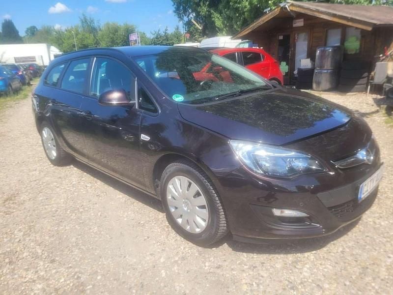 Gebraucht Opel Astra Edition 140 PS (102 kW) 2013 Braun Kombi