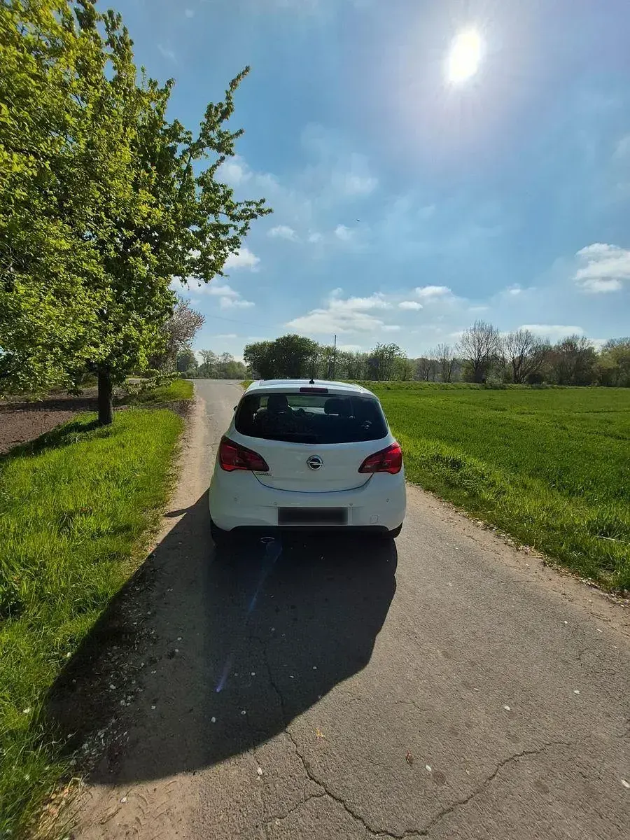 Gebraucht Opel Corsa Color Edition 90 PS (66 kW) 2015 Weiß Kleinwagen