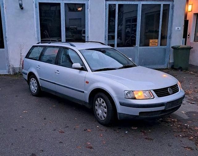 Silber Gebraucht 1997 VW Passat Kombi | 1.850 € - Bild 1/4