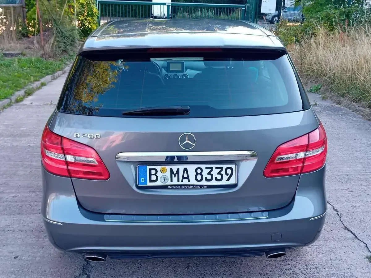 Gebraucht Mercedes B200 156 PS (114 kW) 2014 Grau Kleinwagen