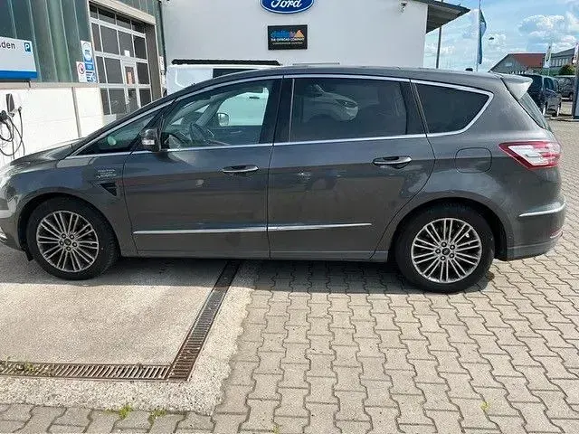 Gebraucht Ford S-MAX Vignale 241 PS (177 kW) 2019 Grau Van / Kleinbus