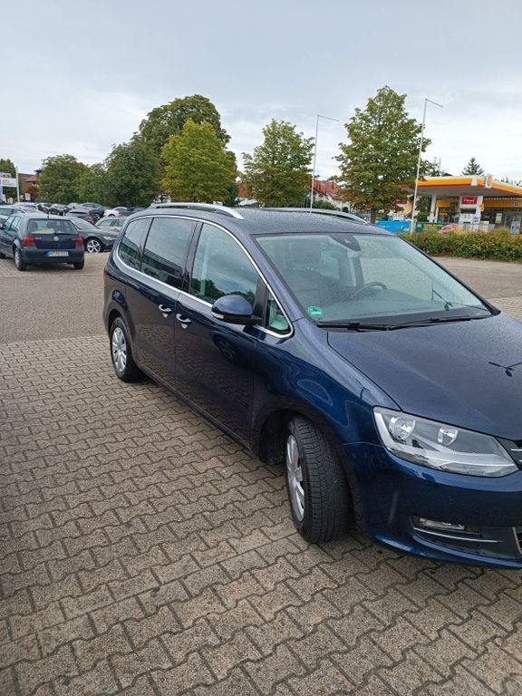 Blau Gebraucht 2015 VW Sharan Highline Van / Kleinbus | 16.900 € (Fairer Preis) - Bild 1/4