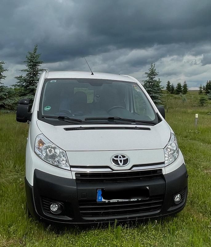 Weiß Gebraucht 2015 Toyota Proace Van / Kleinbus | 11.000 € (Etwas zu teuer) - Bild 1/4