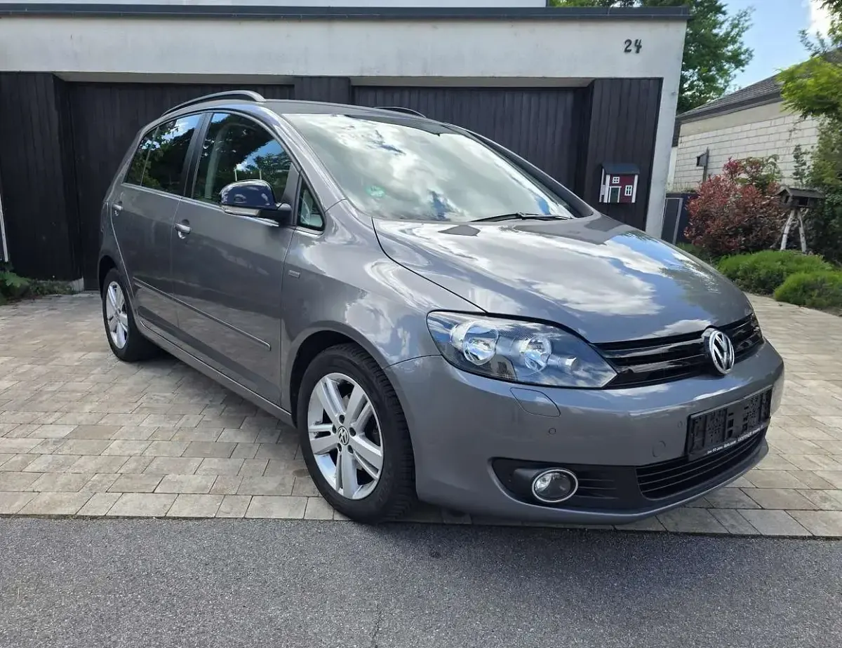 Gebraucht VW Golf VII Match 102 PS (75 kW) 2012 United grey metallic Kleinwagen