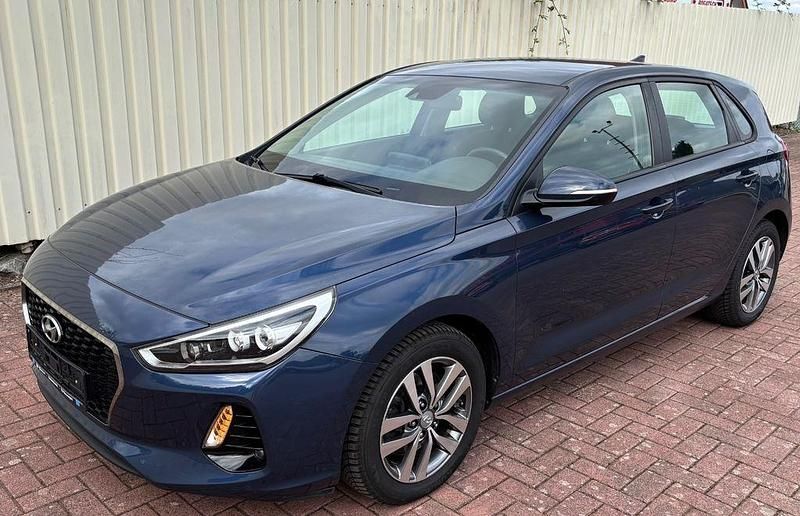 Gebraucht Hyundai i30 Trend 140 PS (102 kW) 2018 Blau Limousine