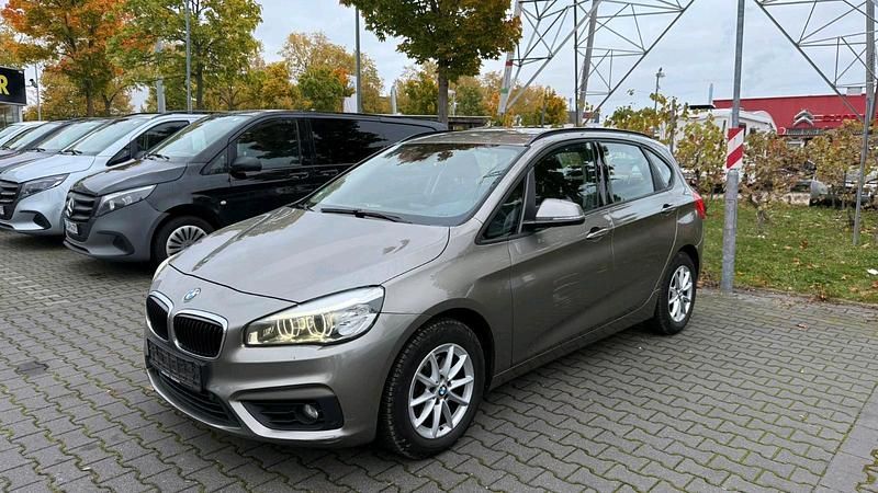 Grau Gebraucht 2016 BMW 218 Kombi | 7.900 € (Guter Preis) - Bild 1/4