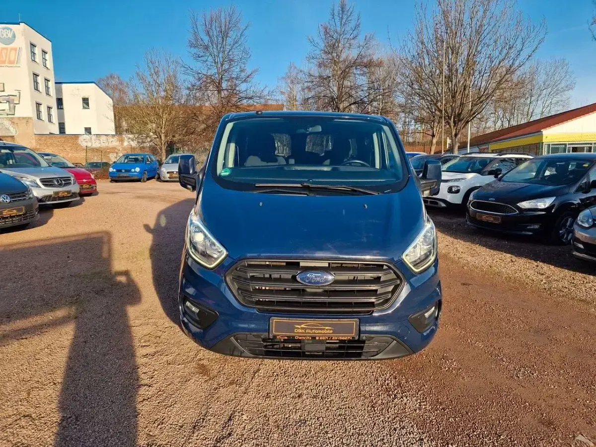 Gebraucht Ford Tourneo 131 PS (96 kW) 2018 Blau Van / Kleinbus