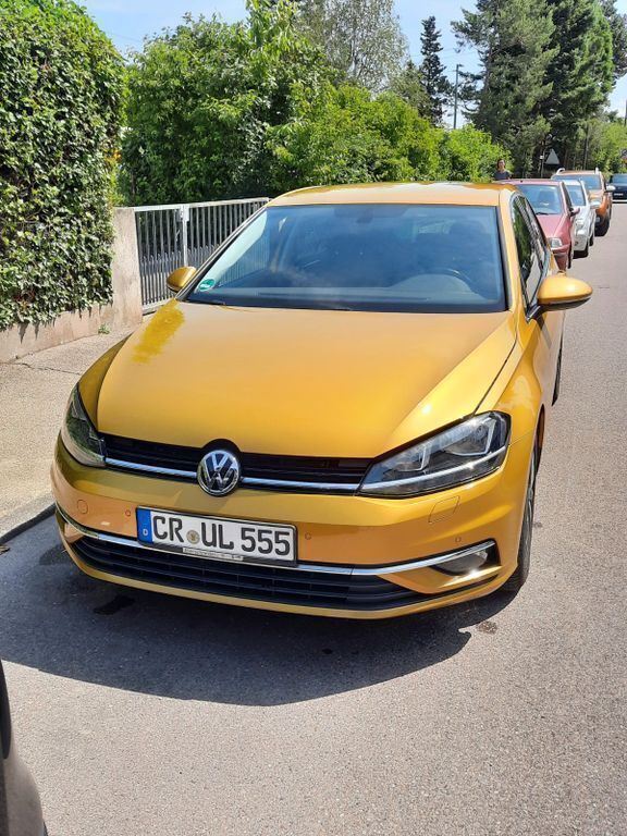 Gelb Gebraucht 2018 VW Golf VII Trendline Limousine | 14.550 € (Fairer Preis) - Bild 1/4