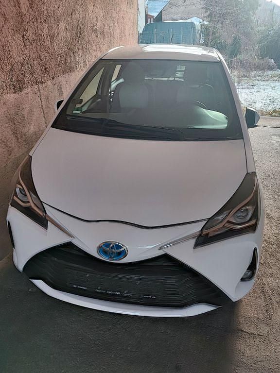 Gebraucht Toyota Yaris Comfort 101 PS (74 kW) 2017 Weiß Kleinwagen