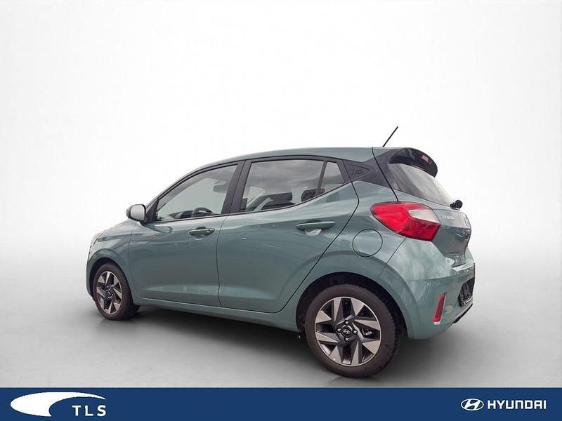 Gebraucht Hyundai i10 Trend 63 PS (46 kW) 2024 Grün Kleinwagen
