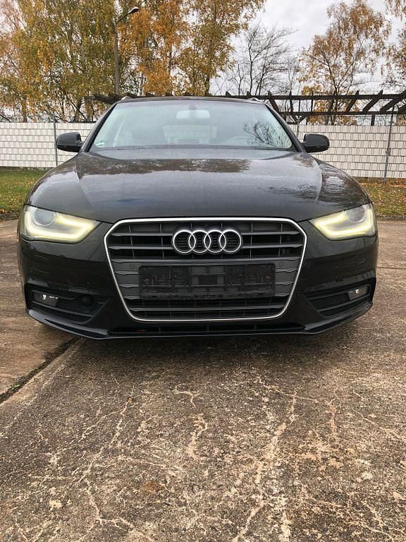 Schwarz Gebraucht 2014 Audi A4 Attraction Kombi | 9.900 € (Guter Preis) - Bild 1/4