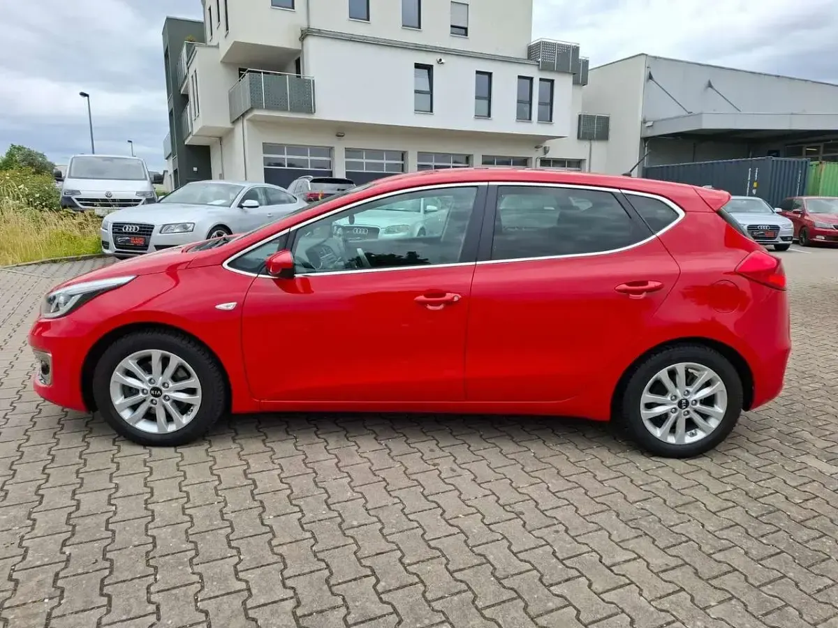 Gebraucht Kia Ceed 99 PS (72 kW) 2017 Rot Kleinwagen