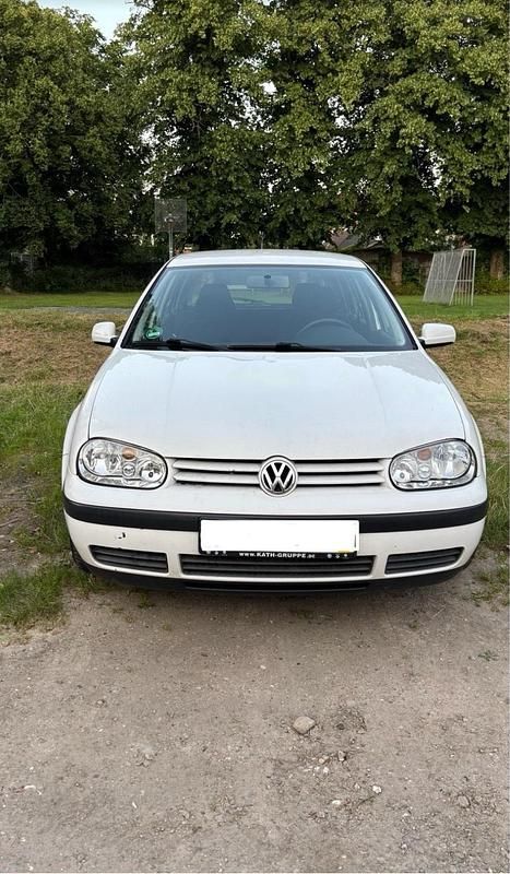 Weiß Gebraucht 1998 VW Golf IV Kleinwagen | 650 € - Bild 1/4