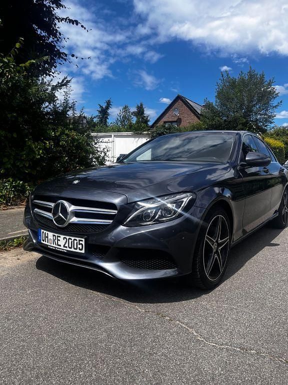 Schwarz Gebraucht 2017 Mercedes 200 Limousine | 16.800 € - Bild 1/4