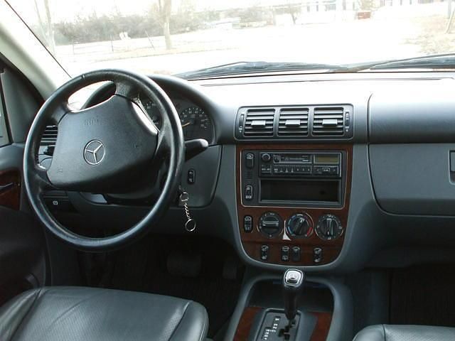 Gebraucht Mercedes ML320 347 PS (255 kW) 1998 Blau metallic SUV