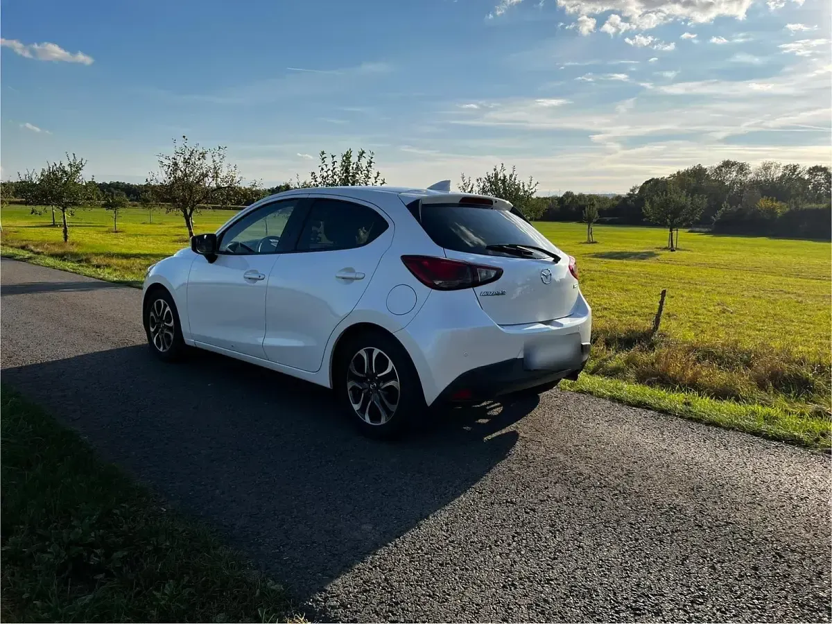 Gebraucht Mazda 2 Kizoku 90 PS (66 kW) 2017 Weiß Kleinwagen