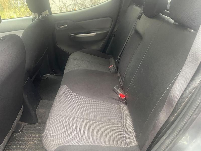 Gebraucht Mitsubishi L200 Plus 181 PS (133 kW) 2017 Grau Pickup