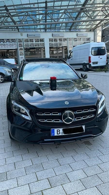 Schwarz Gebraucht 2020 Mercedes GLA220 SUV | 20.000 € - Bild 1/4