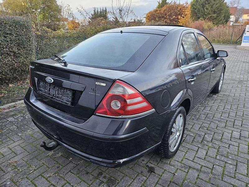 Gebraucht Ford Mondeo 131 PS (96 kW) 2005 Pantherschwarz metallic Kleinwagen