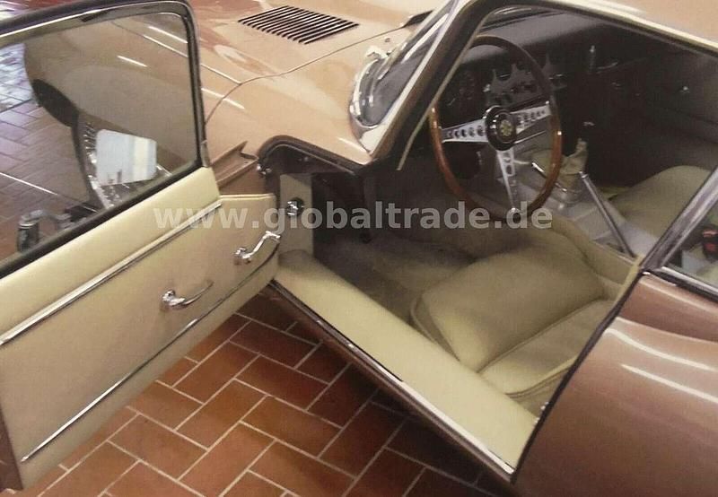 Second-hand Jaguar E-Type 265 CP (194 kW) 1962 Maro Coupe