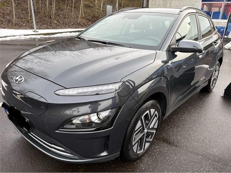 Gebraucht Hyundai Kona Select 100 kW (136 PS) 2022 Grau SUV