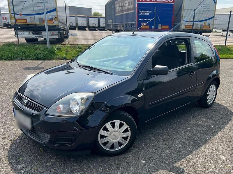 Second-hand Ford Focus 60 CP (44 kW) 2006 Albastru Hatchback