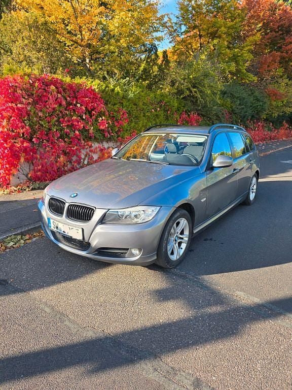 Grau Gebraucht 2009 BMW 318 Kombi | 5.500 € (Fairer Preis) - Bild 1/4