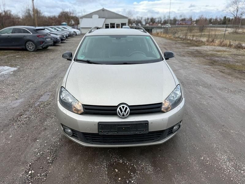 Gebraucht VW Golf VII Match 105 PS (77 kW) 2012 Moon rock silver Kombi