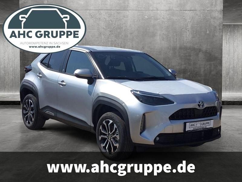 Neu Toyota Yaris Cross 131 PS (96 kW) 2025 Silber SUV