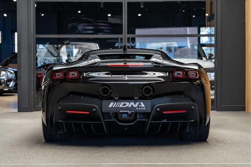 Gebraucht Ferrari SF90 999 PS (734 kW) 2024 Schwarz