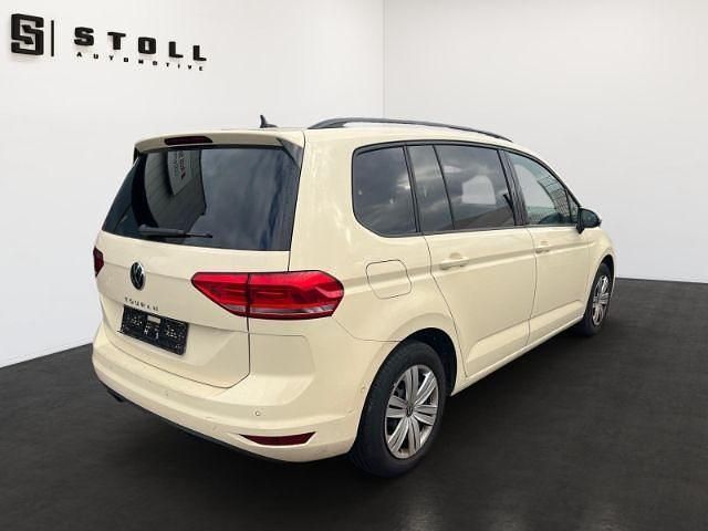 Gebraucht VW Touran Trendline 150 PS (110 kW) 2024 Beige Van / Kleinbus