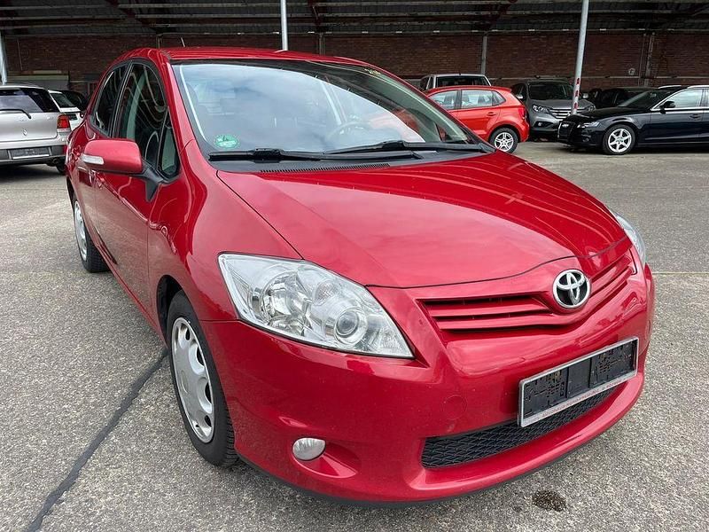 Gebraucht Toyota Auris Travel 90 PS (66 kW) 2012 Rot Limousine