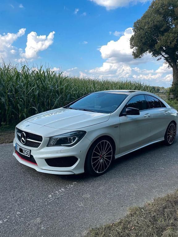 Weiß Gebraucht 2016 Mercedes CLA250 AMG Limousine | 19.900 € (Superpreis) - Bild 1/4