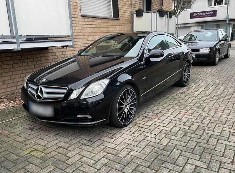 Gebraucht Mercedes E350 293 PS (215 kW) 2009 Schwarz Coupé