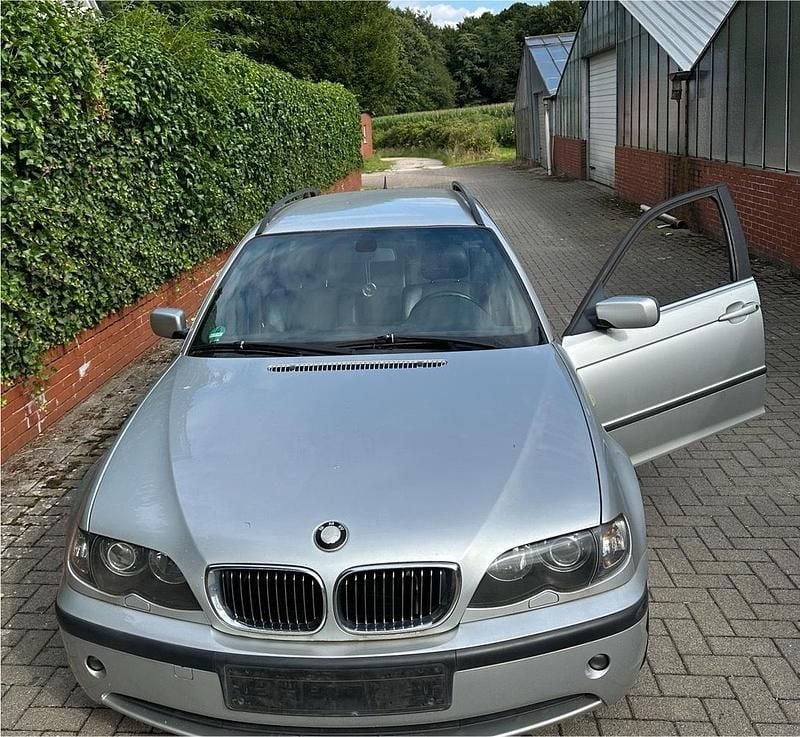 Silber Gebraucht 2004 BMW 320 Basis Kombi | 1.400 € - Bild 1/4