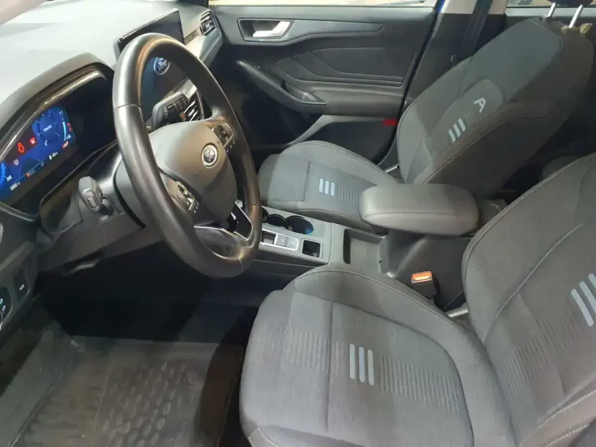 Gebraucht Ford Focus Active 120 PS (88 kW) 2023 Desert island blue metallic Kombi