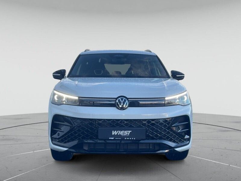 Oryxweiß perlmutteffekt Neu 2025 VW Tiguan R-line SUV | 55.766 € (Fairer Preis) - Bild 1/4