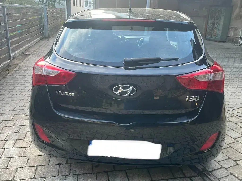 Gebraucht Hyundai i30 Classic 99 PS (72 kW) 2014 Schwarz Limousine