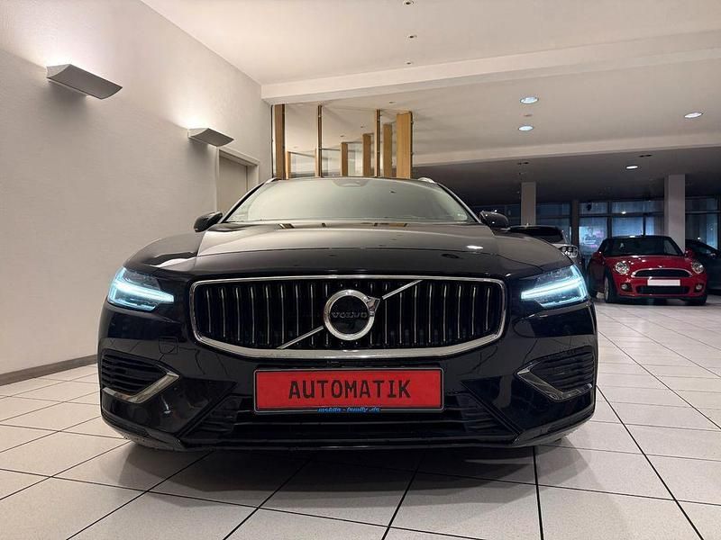 Gebraucht Volvo V60 Core 253 PS (186 kW) 2022 Schwarz Kombi