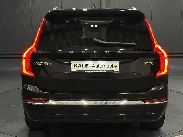 Second-hand Volvo XC90 Plus 235 CP (172 kW) 2023 Negru SUV