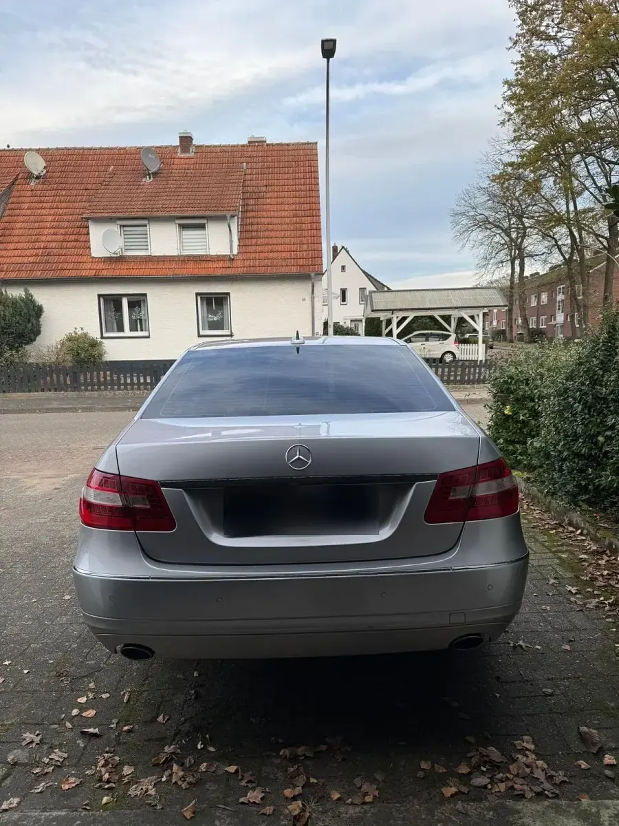 Gebraucht Mercedes E300 231 PS (169 kW) 2010 Silber Limousine