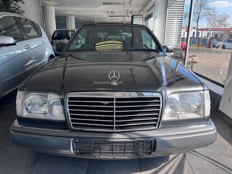 Gebraucht Mercedes E220 150 PS (110 kW) 1997 Schwarz Cabrio