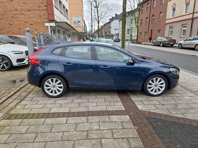 Gebraucht Volvo V40 You! 114 PS (83 kW) 2015 Blau Limousine