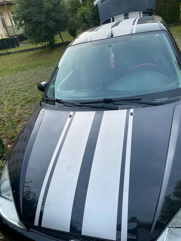 Używany Ford Focus 100 KM (73 kW) 2001 Czarny Sedan/Limuzyna