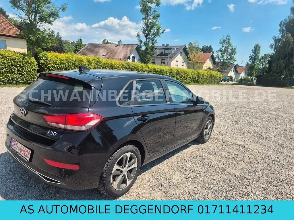 Gebraucht Hyundai i30 Intro Edition 159 PS (116 kW) 2021 Schwarz Limousine