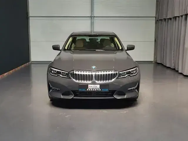 Gebraucht BMW 330 Luxury Line 258 PS (189 kW) 2019 Grau Limousine